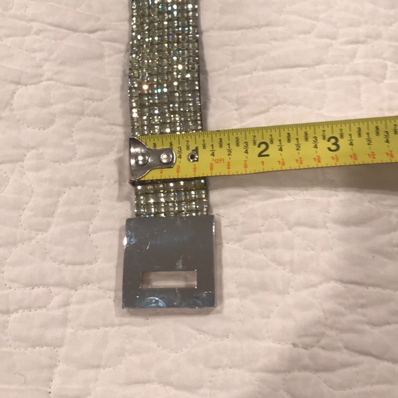 3/$20 Rhinestone heart clasp bracelet - Picture 11 of 15